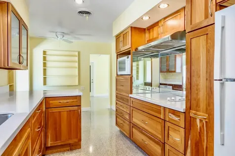 4550 Plaza Way St Pete Beach FL 33706
