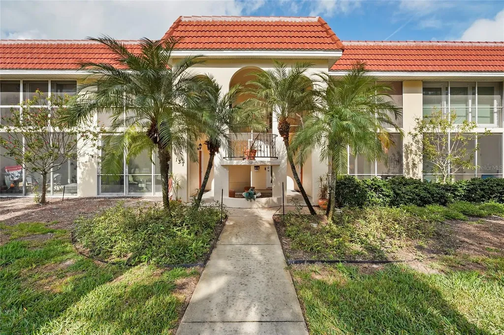 137 Avenida Messina Sarasota FL 34242