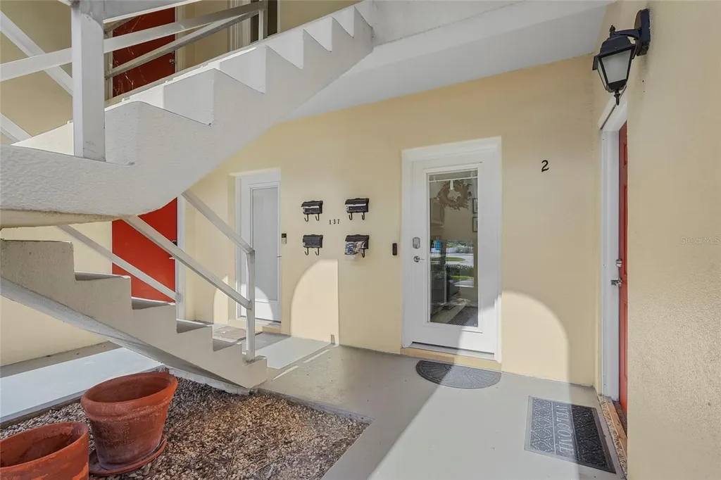137 Avenida Messina Sarasota FL 34242