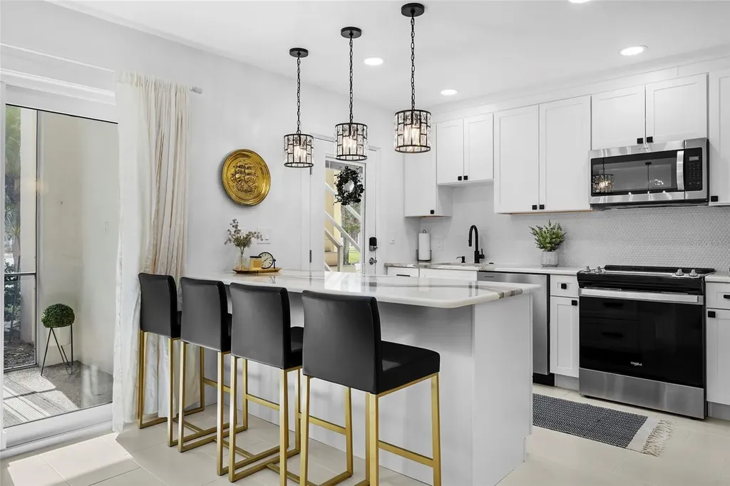 137 Avenida Messina Sarasota FL 34242