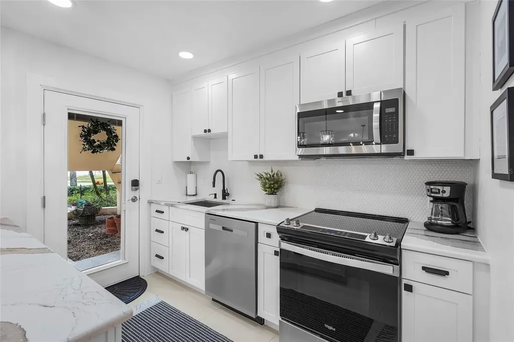 137 Avenida Messina Sarasota FL 34242