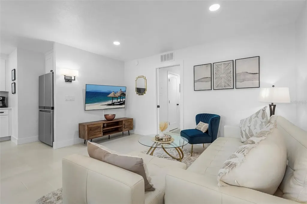 137 Avenida Messina Sarasota FL 34242