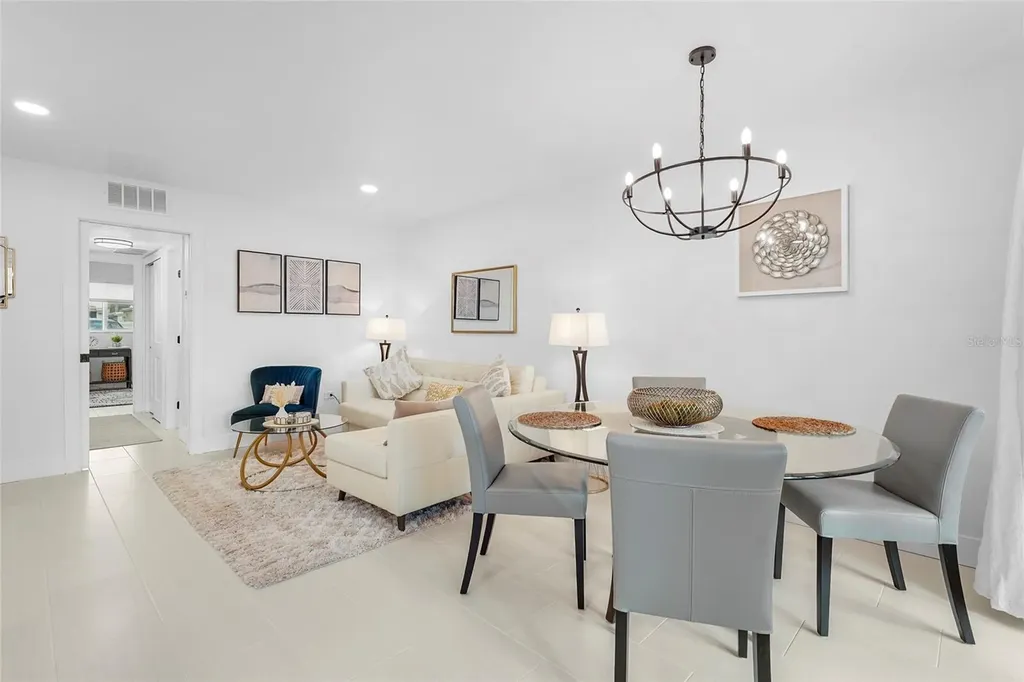 137 Avenida Messina Sarasota FL 34242