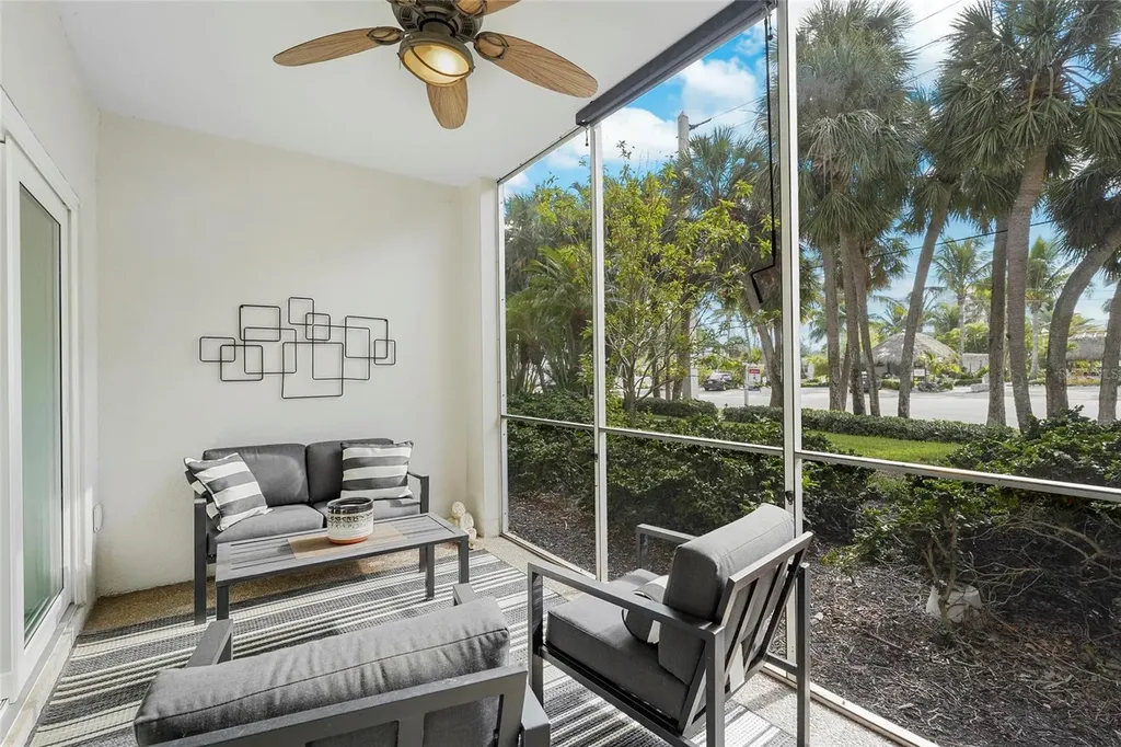 137 Avenida Messina Sarasota FL 34242