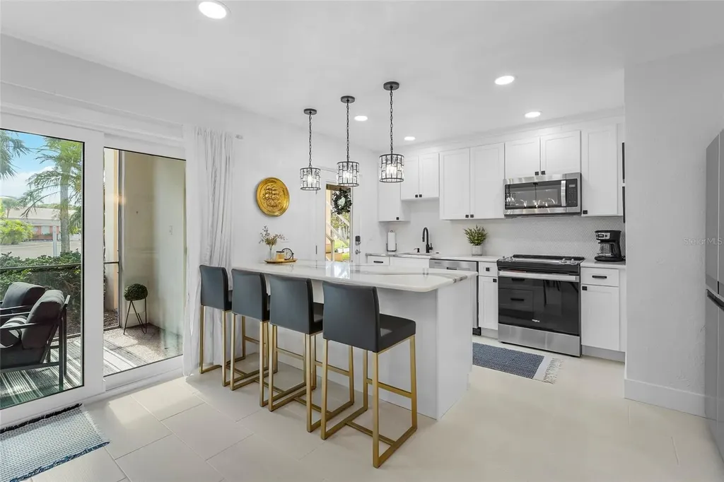 137 Avenida Messina Sarasota FL 34242