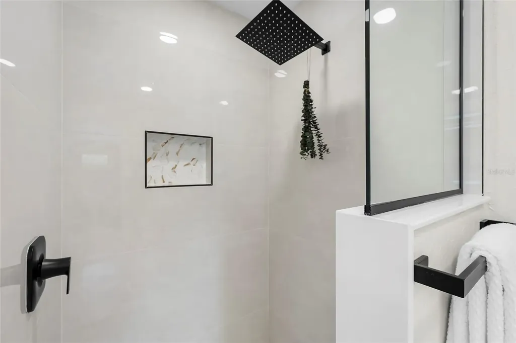 137 Avenida Messina Sarasota FL 34242