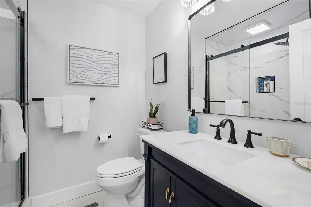 137 Avenida Messina Sarasota FL 34242