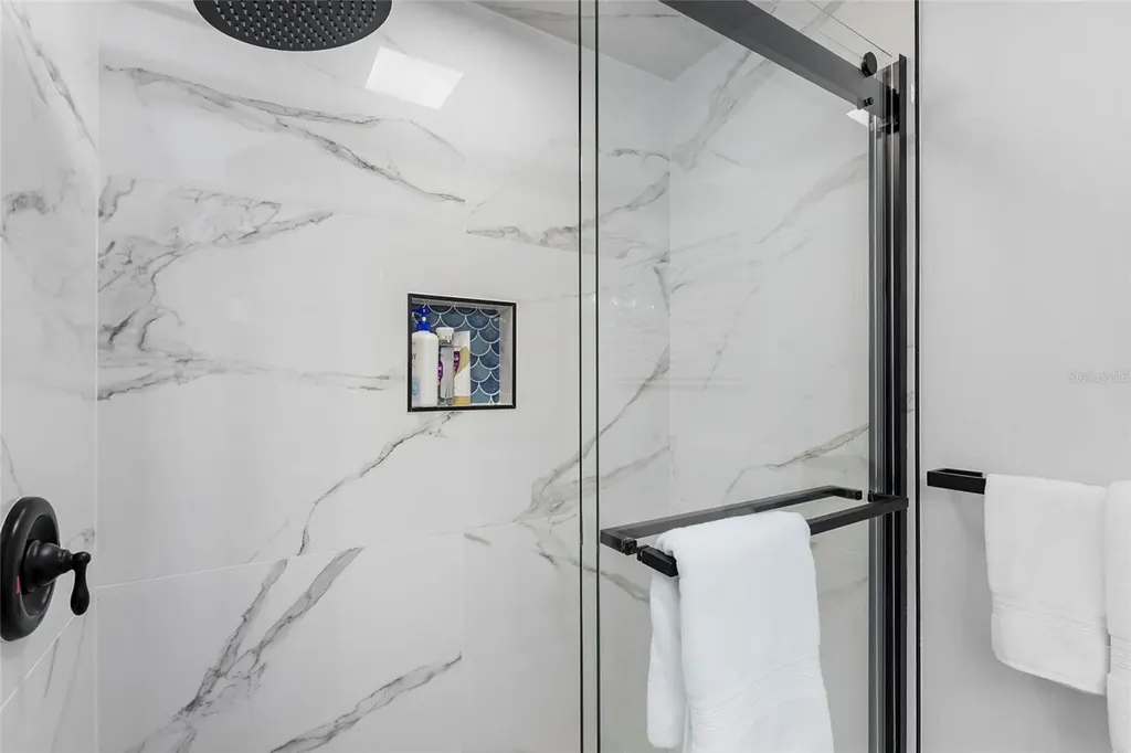 137 Avenida Messina Sarasota FL 34242