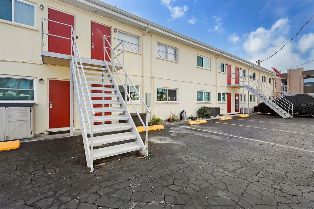 137 Avenida Messina Sarasota FL 34242