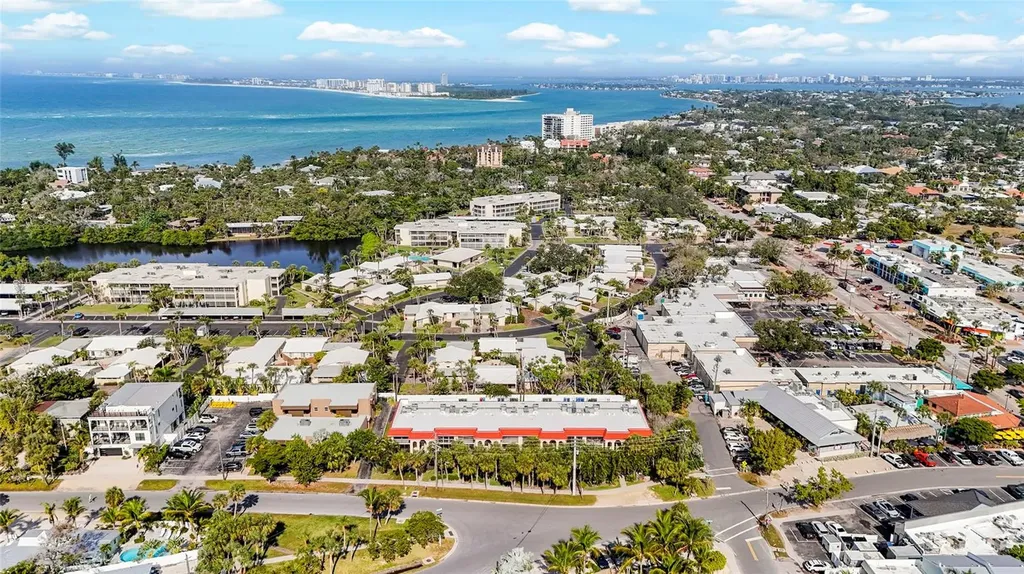 137 Avenida Messina Sarasota FL 34242
