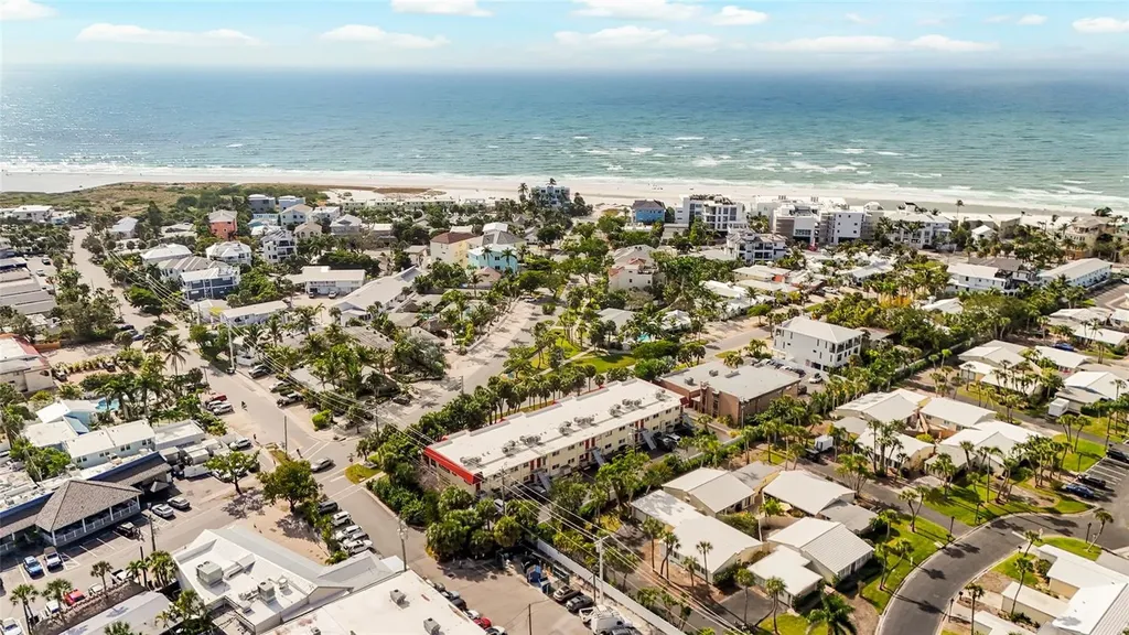 137 Avenida Messina Sarasota FL 34242