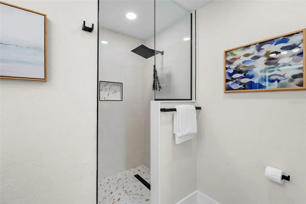 137 Avenida Messina Sarasota FL 34242