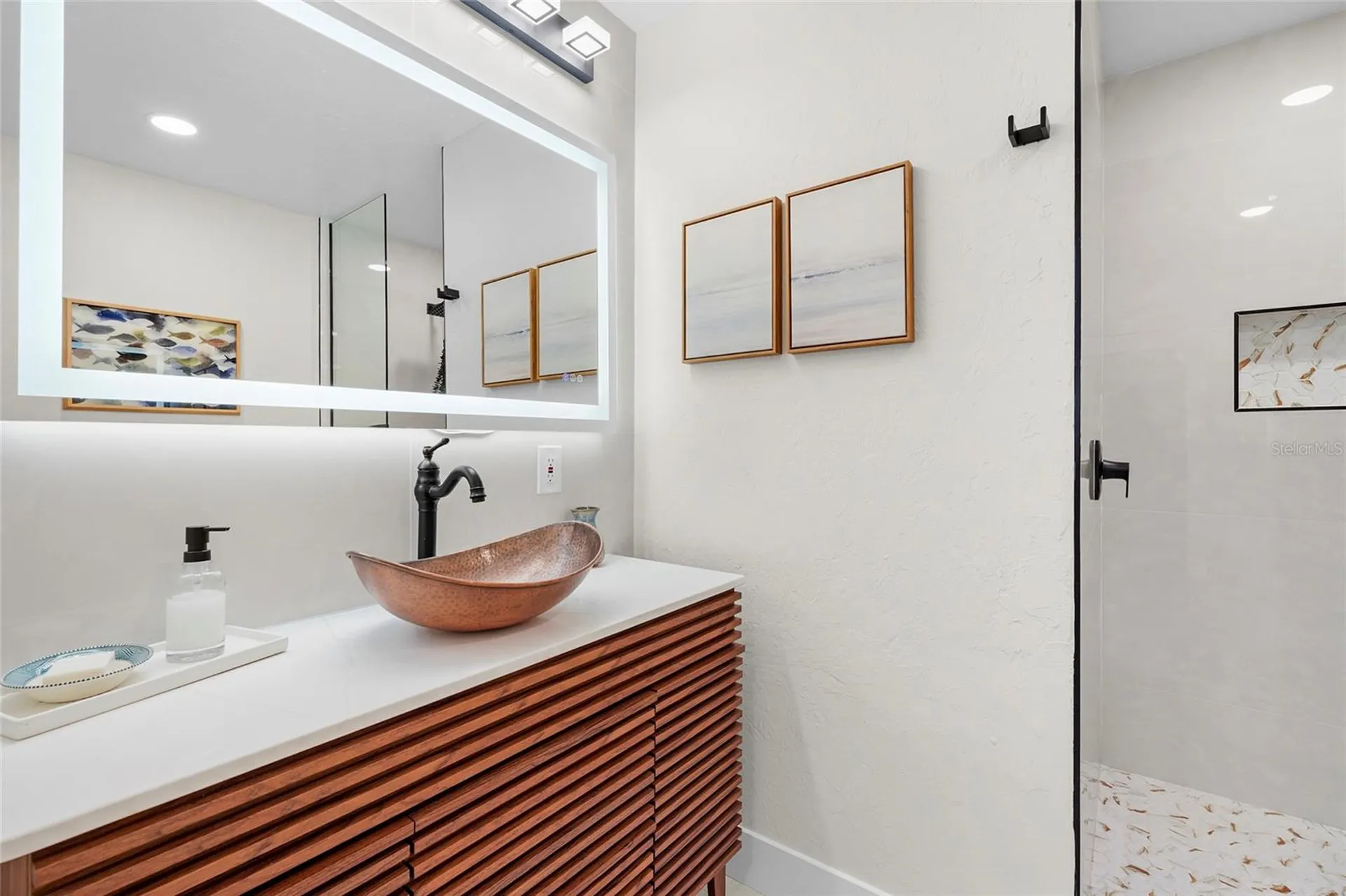 137 Avenida Messina Sarasota FL 34242