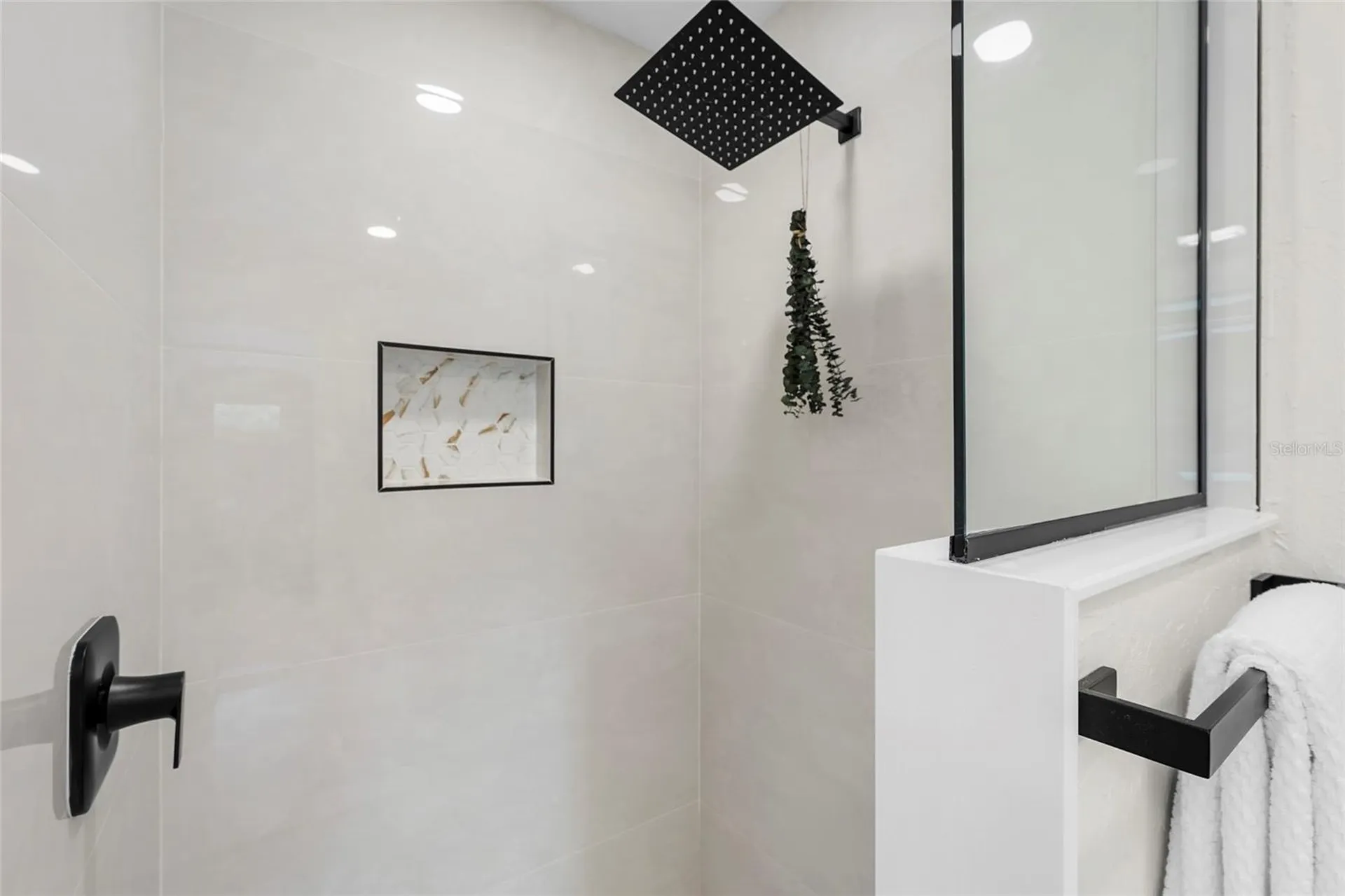 137 Avenida Messina Sarasota FL 34242
