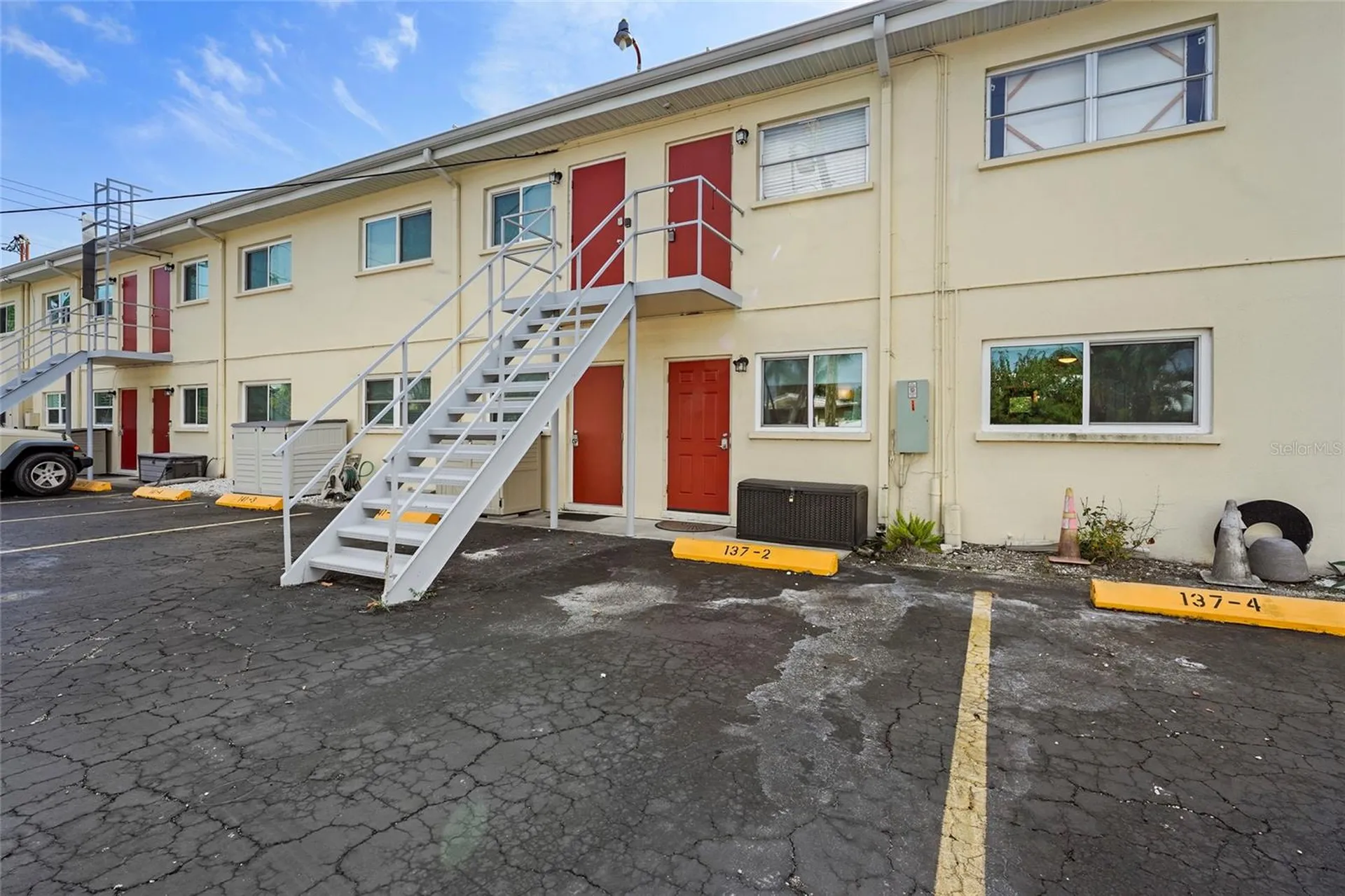 137 Avenida Messina Sarasota FL 34242