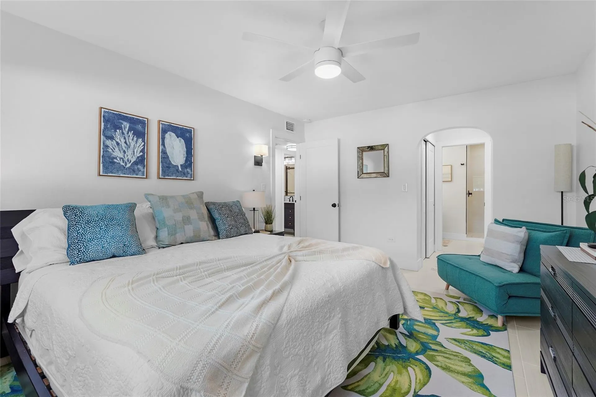 137 Avenida Messina Sarasota FL 34242