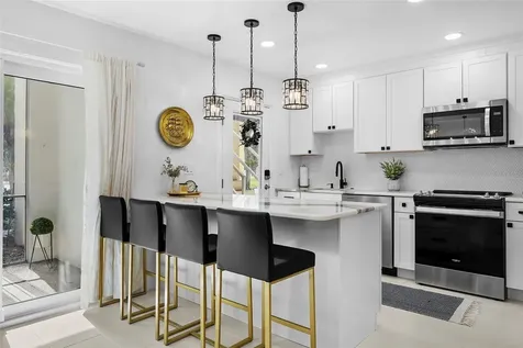 137 Avenida Messina Sarasota FL 34242