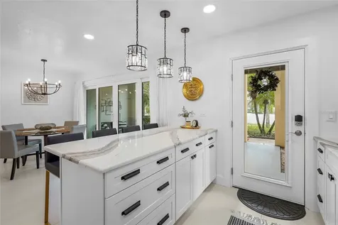 137 Avenida Messina Sarasota FL 34242