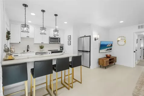 137 Avenida Messina Sarasota FL 34242