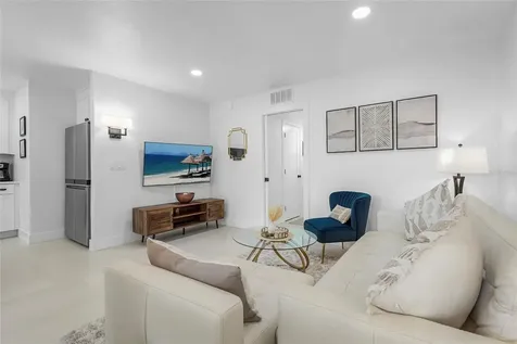 137 Avenida Messina Sarasota FL 34242