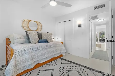 137 Avenida Messina Sarasota FL 34242