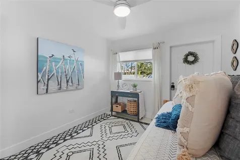 137 Avenida Messina Sarasota FL 34242