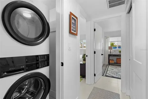 137 Avenida Messina Sarasota FL 34242
