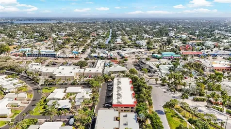 137 Avenida Messina Sarasota FL 34242