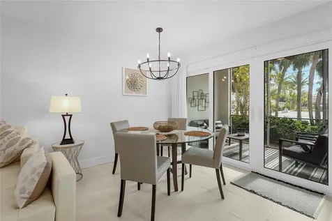 137 Avenida Messina Sarasota FL 34242