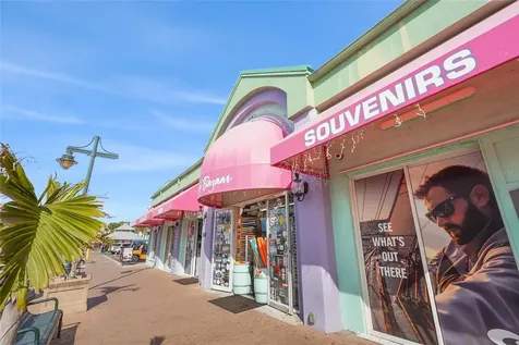 137 Avenida Messina Sarasota FL 34242
