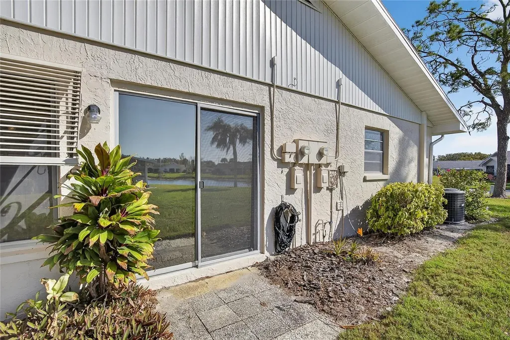2345 Glenmore Circle Sun City Center FL 33573