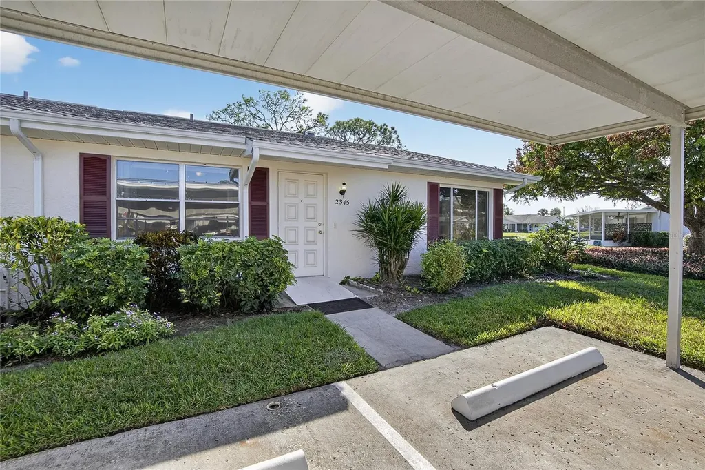 2345 Glenmore Circle Sun City Center FL 33573