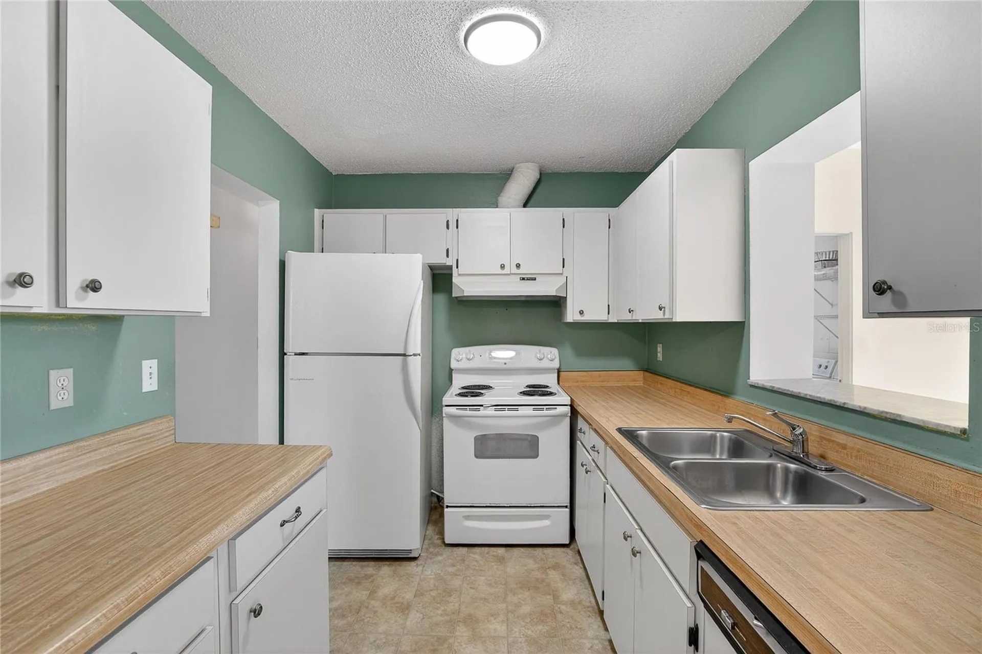 2345 Glenmore Circle Sun City Center FL 33573