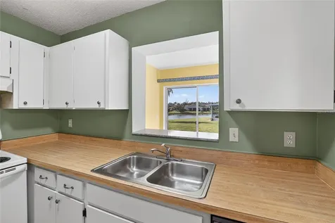 2345 Glenmore Circle Sun City Center FL 33573
