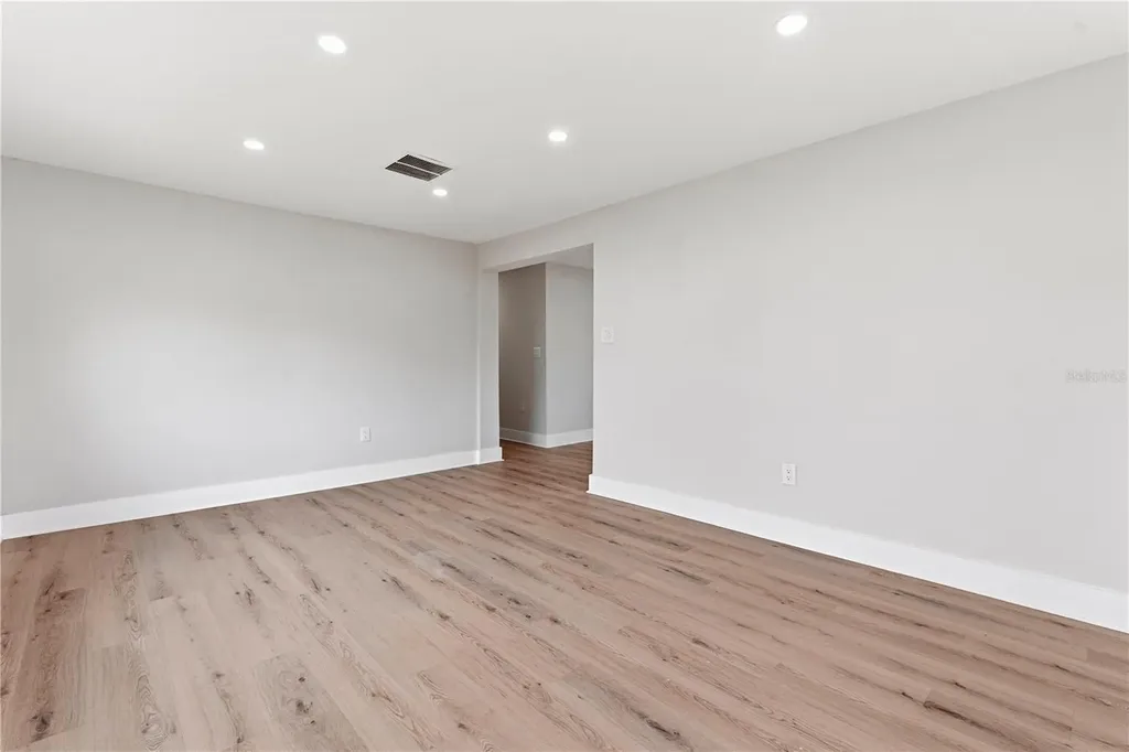 2516 W Kirby Street Tampa FL 33614