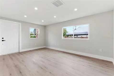 2516 W Kirby Street Tampa FL 33614
