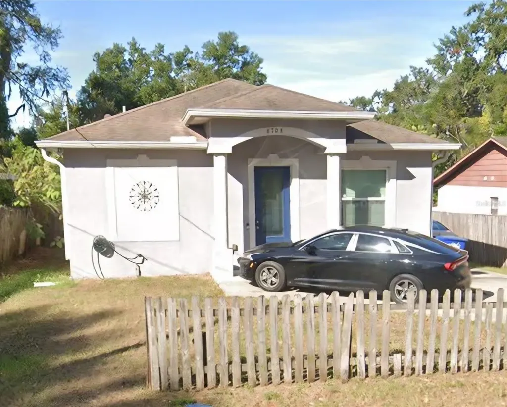 8708 N Orangeview Avenue Tampa FL 33617