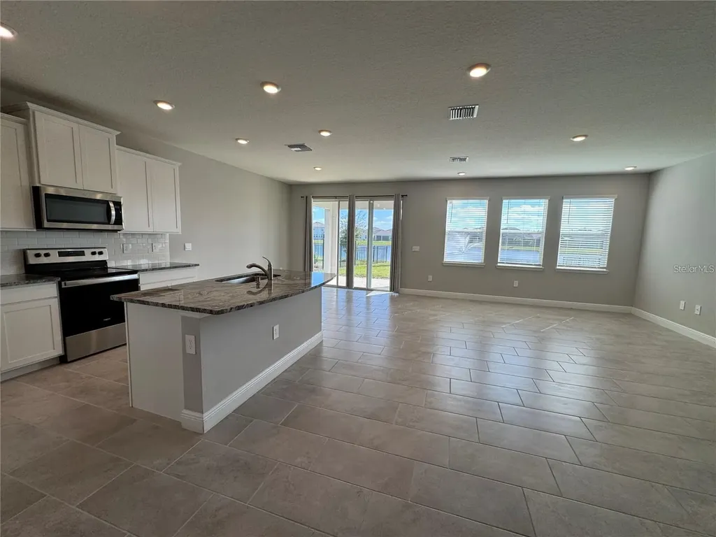 17710 Cantarina Cove Bradenton FL 34211