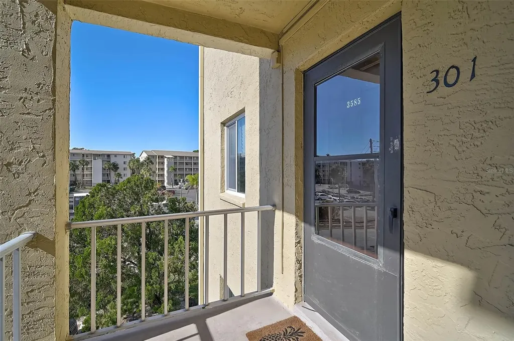 3585 Lake Bayshore Drive Bradenton FL 34205