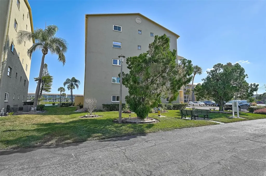 3585 Lake Bayshore Drive Bradenton FL 34205