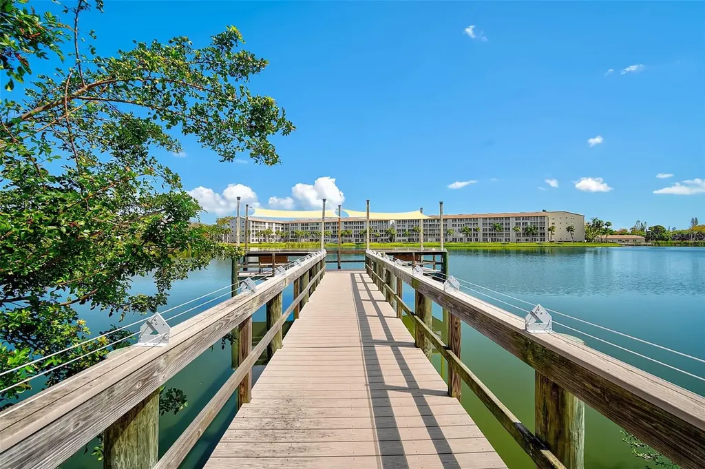 3585 Lake Bayshore Drive Bradenton FL 34205