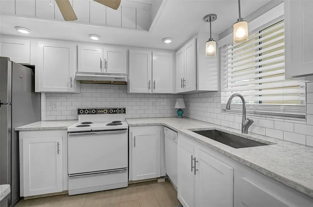 3585 Lake Bayshore Drive Bradenton FL 34205