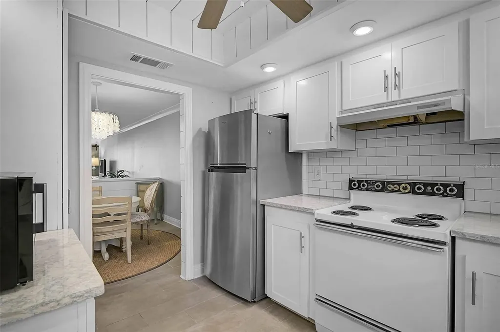 3585 Lake Bayshore Drive Bradenton FL 34205