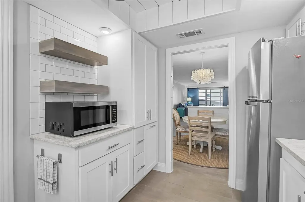 3585 Lake Bayshore Drive Bradenton FL 34205