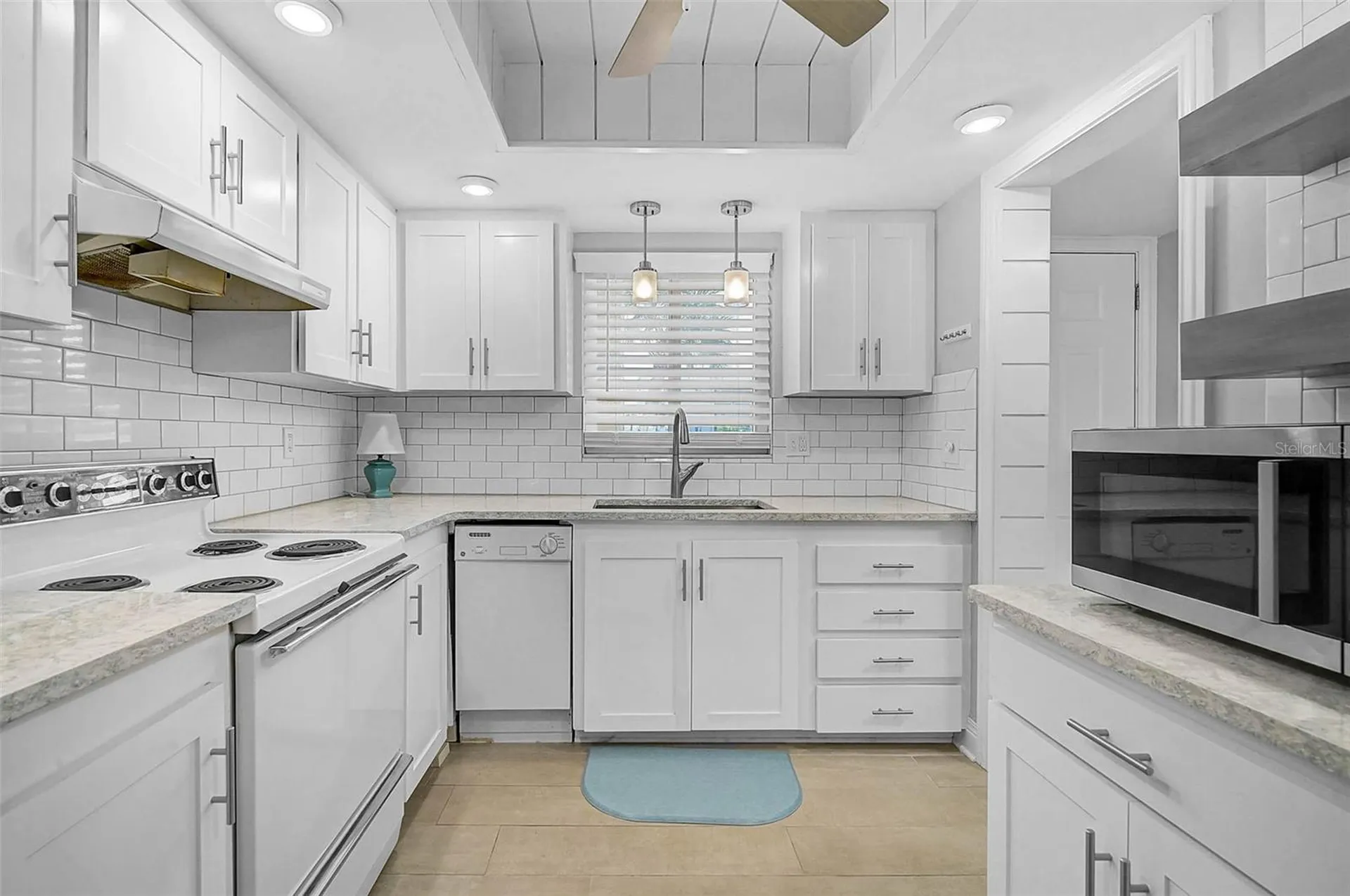 3585 Lake Bayshore Drive Bradenton FL 34205