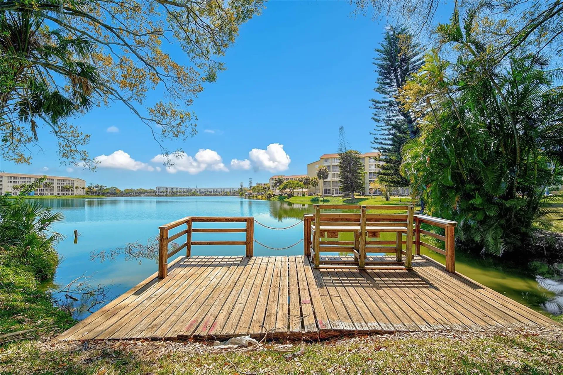 3585 Lake Bayshore Drive Bradenton FL 34205