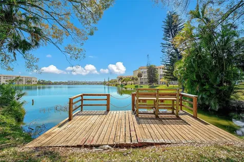 3585 Lake Bayshore Drive Bradenton FL 34205