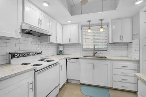 3585 Lake Bayshore Drive Bradenton FL 34205