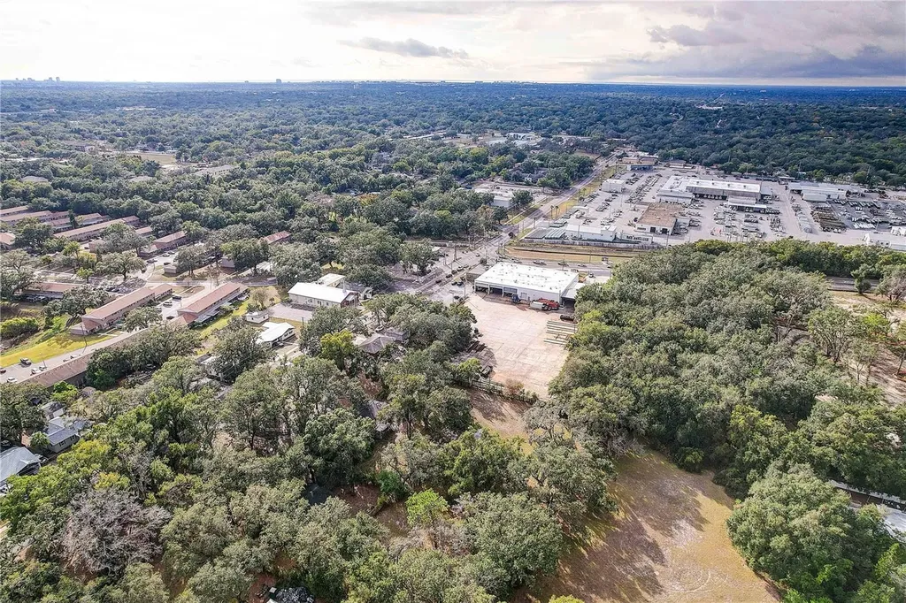 6905 & 6907 Rowlett Park Drive Tampa FL 33610