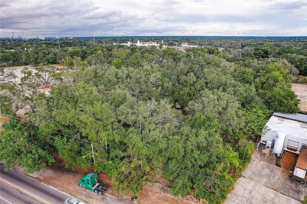 6905 & 6907 Rowlett Park Drive Tampa FL 33610